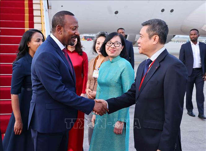 Lễ đón Thủ tướng nước Cộng hòa Dân chủ Liên bang Ethiopia Abiy Ahmed Ali và Phu nhân tại sân bay quốc tế Nội Bài. (Ảnh: Minh Đức/TTXVN)