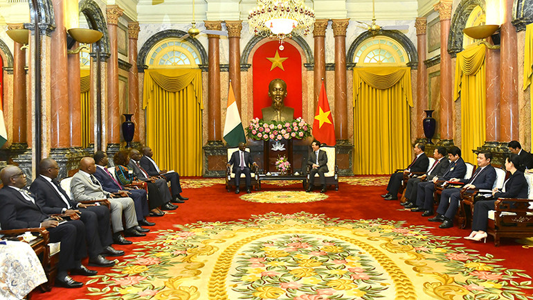 Quang cảnh buổi tiếp Chủ tịch Quốc hội Bờ Biển Ngà Adama Bictogo tại Phủ Chủ tịch.