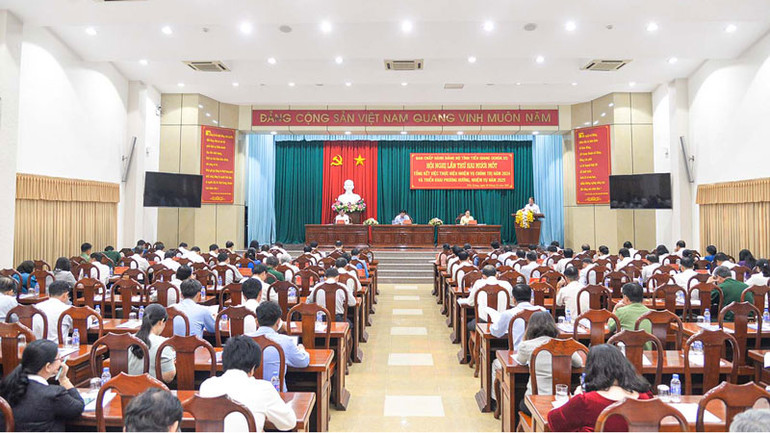 Các đồng chí trong Ban Chấp hành tập trung thảo luận kế hoạch chỉ tiêu, nhiệm vụ 2025.