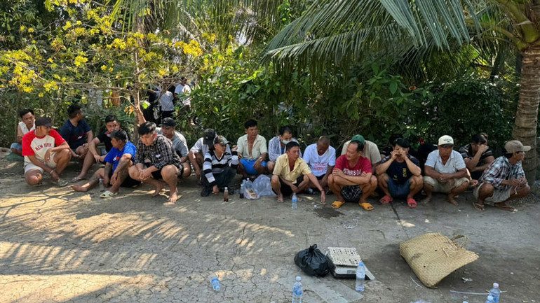 Một số đối tượng đã thừa nhận hành vi đánh bạc bằng hình thức đá gà ăn thua bằng tiền.