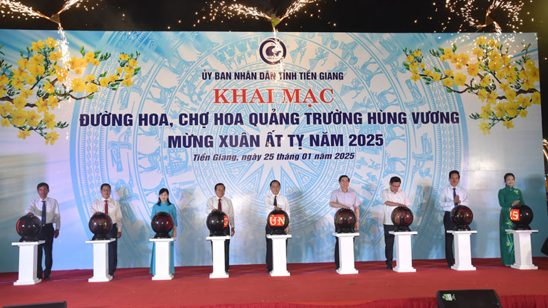 Khai mạc đường hoa. Khai mạc đường hoa.