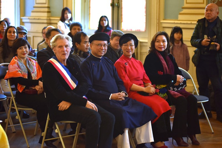 Ông Éric Pliez, Thị trưởng quận 20, luôn đồng hành cùng Hội Tôn vinh Văn hóa Việt Nam APCV. (Ảnh: MINH DUY)