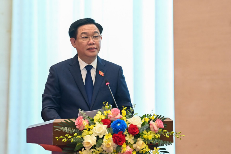 Chủ tịch Quốc hội Vương Đình Huệ phát biểu khai mạc phiên họp. (Ảnh: Duy Linh)