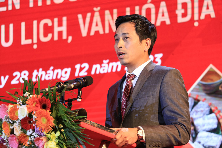 Ông Nguyễn Ánh Dương, Giám đốc Trung tâm Xúc tiến Đầu tư, Thương mại, Du lịch thành phố Hà Nội phát biểu tại hội chợ. Ông Nguyễn Ánh Dương, Giám đốc Trung tâm Xúc tiến Đầu tư, Thương mại, Du lịch thành phố Hà Nội phát biểu tại hội chợ.