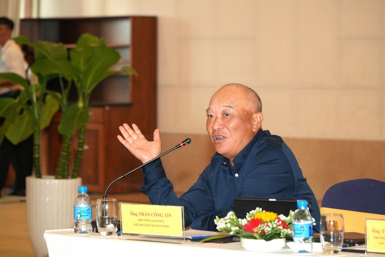 Ông Trần Công Tín – Phó tổng giám đốc nhấn mạnh vai trò của truyền thông nội bộ, đặc biệt trong giai đoạn tuyên truyền nội dung cẩm nang văn hóa.