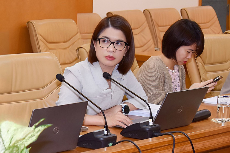 Thành viên Hội đồng quản trị Phạm Thị Thanh Hoài chủ trì Hội nghị cập nhật kết quả kinh doanh.