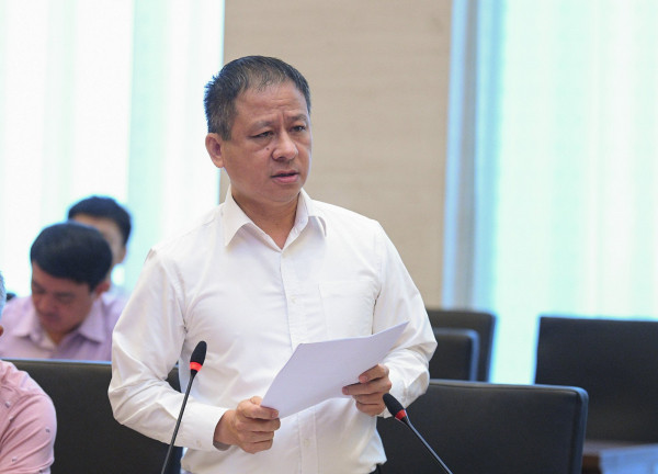 Chủ tịch Hiệp hội Taxi Hà Nội Nguyễn Công Hùng tham luận tại tọa đàm.