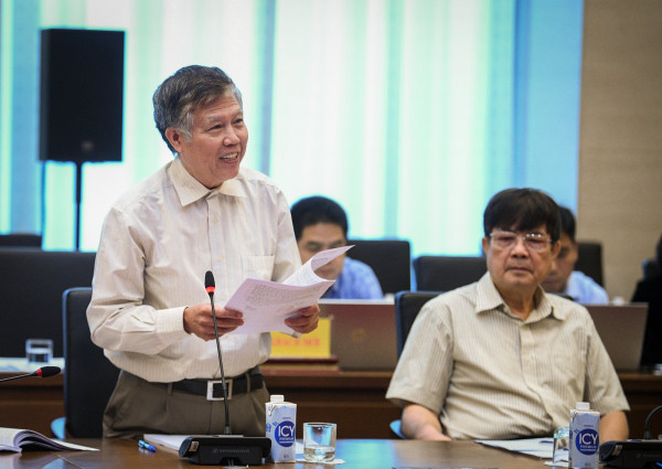 Chủ tịch Hiệp hội Vận tải ô tô Việt Nam Nguyễn Văn Quyền phát biểu tại tọa đàm.