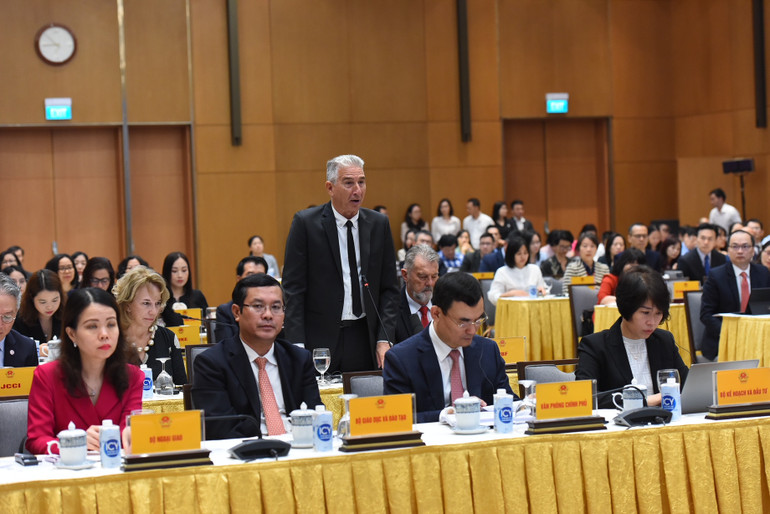 Đại diện Hiệp hội Doanh nghiệp Hoa Kỳ tại Việt Nam phát biểu.