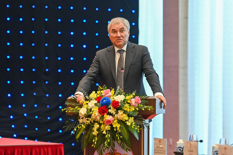 Chủ tịch Duma Quốc gia Quốc hội Liên bang Nga Vyacheslav Viktorovich Volodin phát biểu khai mạc phiên họp. (Ảnh: Duy Linh)