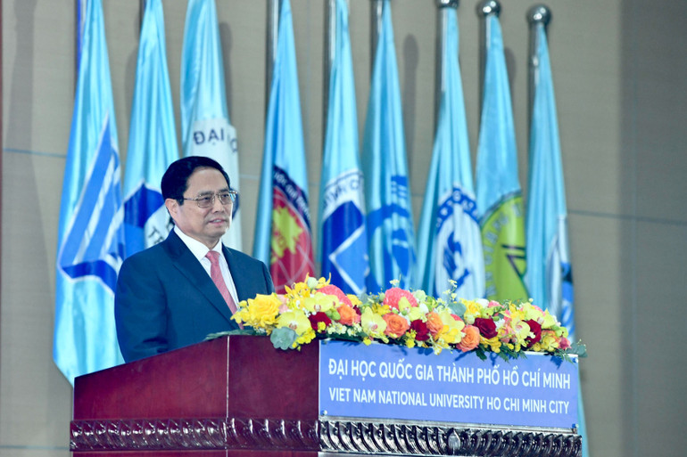 Thủ tướng Phạm Minh Chính đến dự Lễ khai khóa năm 2023 của Đại học Quốc gia Thành phố Hồ Chí Minh.