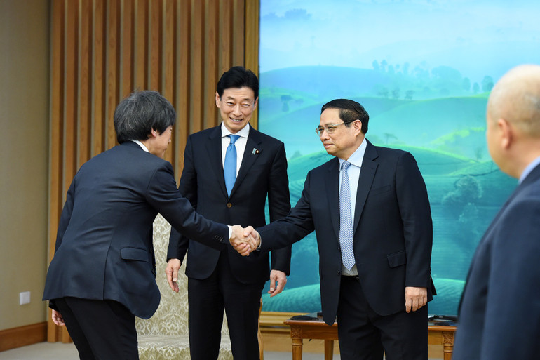 Thủ tướng Phạm Minh Chính đón các thành viên đi cùng Bộ trưởng Bộ Kinh tế, Thương mại và Công nghiệp Nhật Bản Nishimura Yasutoshi. Thủ tướng Phạm Minh Chính đón các thành viên đi cùng Bộ trưởng Bộ Kinh tế, Thương mại và Công nghiệp Nhật Bản Nishimura Yasutoshi.