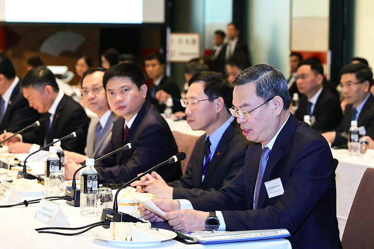 Chủ tịch Hội đồng quản trị VietinBank Trần Minh Bình phát biểu tại tọa đàm. Chủ tịch Hội đồng quản trị VietinBank Trần Minh Bình phát biểu tại tọa đàm.