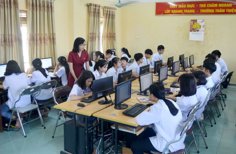 Phòng tin học Trường trung học phổ thông Chuyên Hưng Yên.