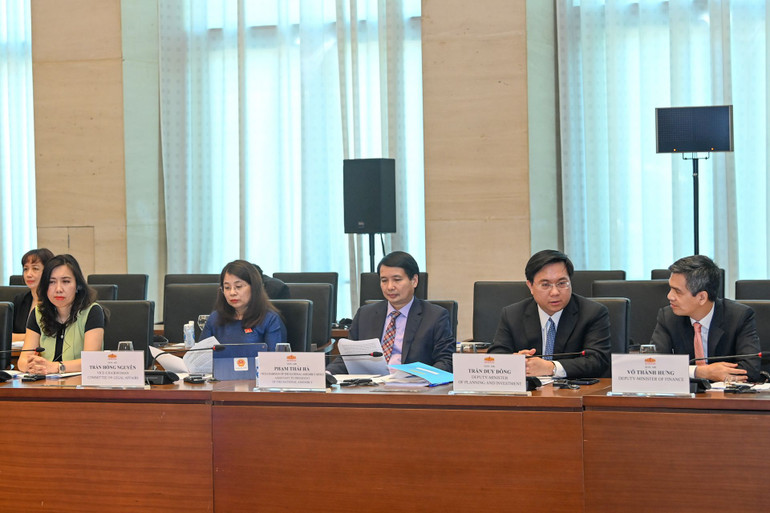 Các đại biểu dự phiên họp. (Ảnh: Duy Linh)