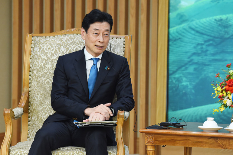 Bộ trưởng Bộ Kinh tế, Thương mại và Công nghiệp Nhật Bản Nishimura Yasutoshi phát biểu tại buổi tiếp. Bộ trưởng Bộ Kinh tế, Thương mại và Công nghiệp Nhật Bản Nishimura Yasutoshi phát biểu tại buổi tiếp.