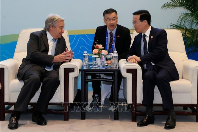 Chủ tịch nước Võ Văn Thưởng gặp Tổng Thư ký Liên hợp quốc Antonio Guterres. (Ảnh: TTXVN)