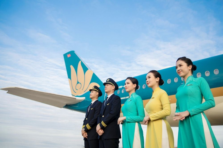 Vietnam Airlines rất vinh dự được đón nhận giải thưởng Human Act Prize cho hạng mục Dự án Bền bỉ Cùng Sen Vàng kết nối yêu thương.