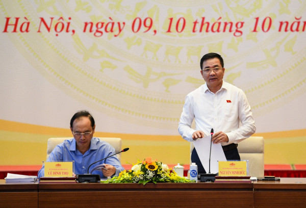 Phó Chủ nhiệm Uỷ ban Quốc phòng và An ninh Nguyễn Minh Đức phát biểu tại tọa đàm.