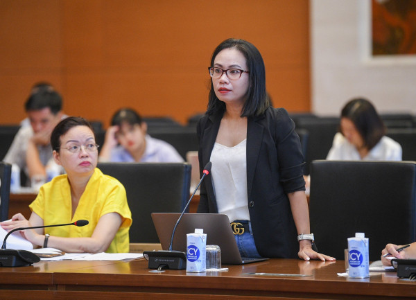 Giám đốc đối ngoại của Grab tại Việt Nam Đặng Thùy Trang phát biểu tại tọa đàm.