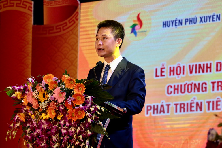 Ông Nguyễn Xuân Thanh, Phó Bí thư Huyện ủy, Chủ tịch Ủy ban nhân dân huyện Phú Xuyên phát biểu khai mạc.