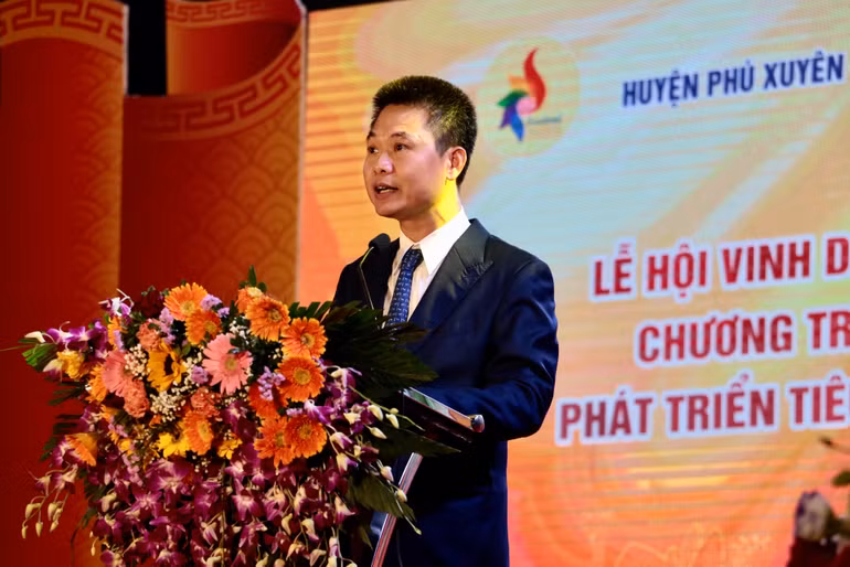 Ông Nguyễn Xuân Thanh, Phó Bí thư Huyện ủy, Chủ tịch Ủy ban nhân dân huyện Phú Xuyên phát biểu khai mạc. Ông Nguyễn Xuân Thanh, Phó Bí thư Huyện ủy, Chủ tịch Ủy ban nhân dân huyện Phú Xuyên phát biểu khai mạc.
