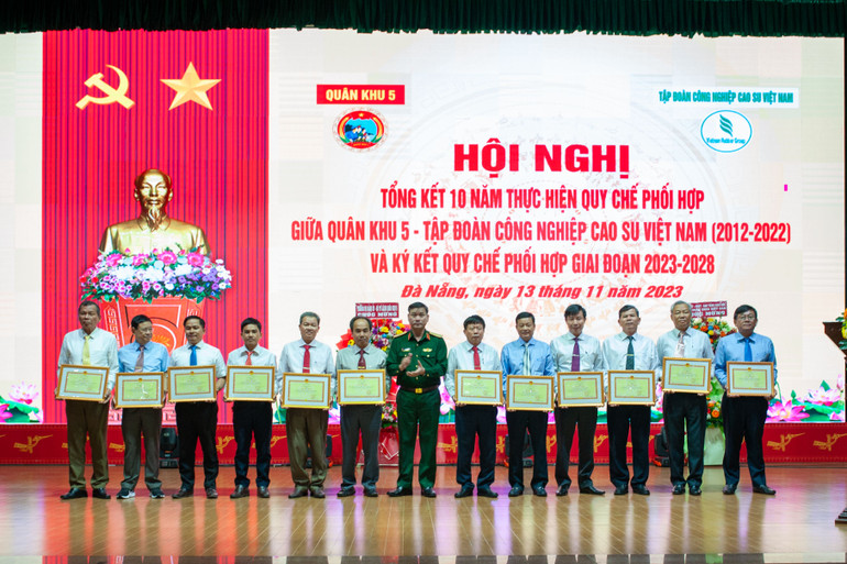 Thiếu tướng Lê Ngọc Hải trao tặng bằng khen cho các cá nhân và tập thể có thành tích xuất sắc trong giai đoạn 2012-2022. Thiếu tướng Lê Ngọc Hải trao tặng bằng khen cho các cá nhân và tập thể có thành tích xuất sắc trong giai đoạn 2012-2022.