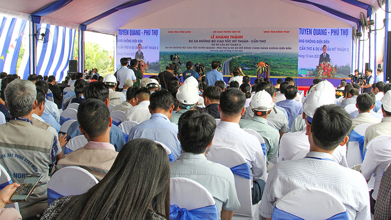 Quang cảnh lễ khánh thành công trình cao tốc Mỹ Thuận–Cần Thơ tại điểm cầu tỉnh Vĩnh Long.