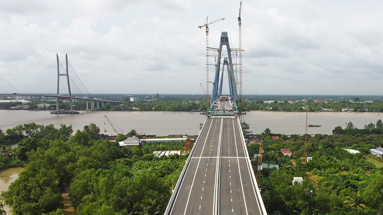 Đường dẫn 2 bên cầu Mỹ Thuận 2 cũng đã cơ bản hoàn thành.