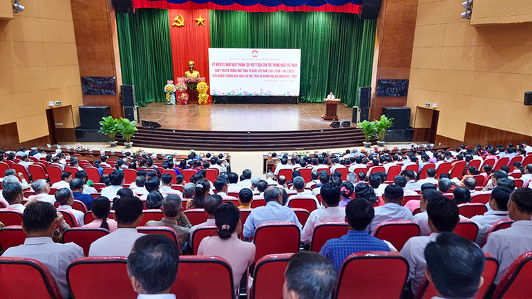 Quang cảnh buổi gặp mặt. Quang cảnh buổi gặp mặt.