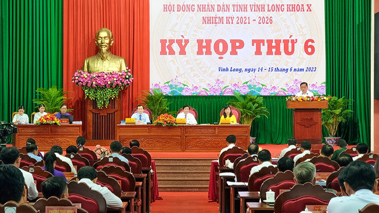 Quang cảnh Hội trường diễn ra Kỳ họp thứ 6, Hội đồng nhân dân tỉnh Vĩnh Long khóa 10 ngày 15/6.