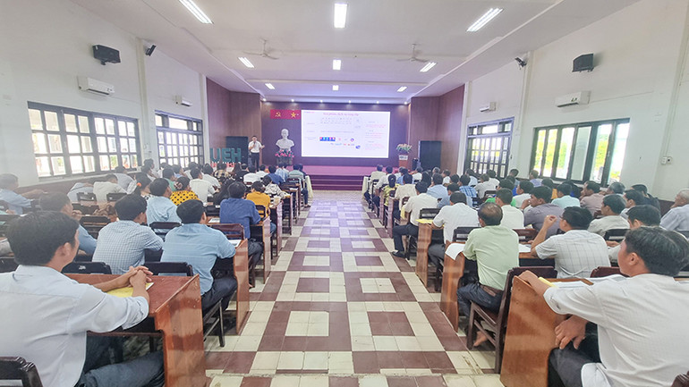 Quang cảnh buổi tập huấn.