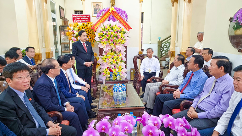 Đồng chí Trần Thanh Mẫn phát biểu chúc mừng Giáng sinh tại Tòa Giám mục Giáo phận Vĩnh Long.