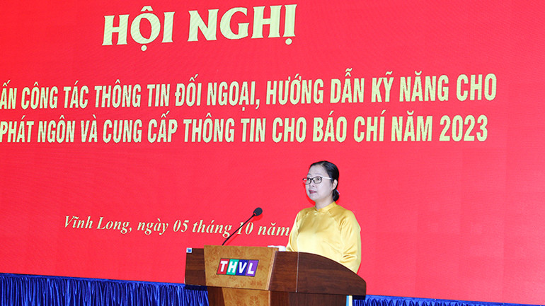 Phó Chủ tịch Ủy ban nhân dân tỉnh Vĩnh Long Nguyễn Thị Quyên Thanh phát biểu tại buổi tập huấn.