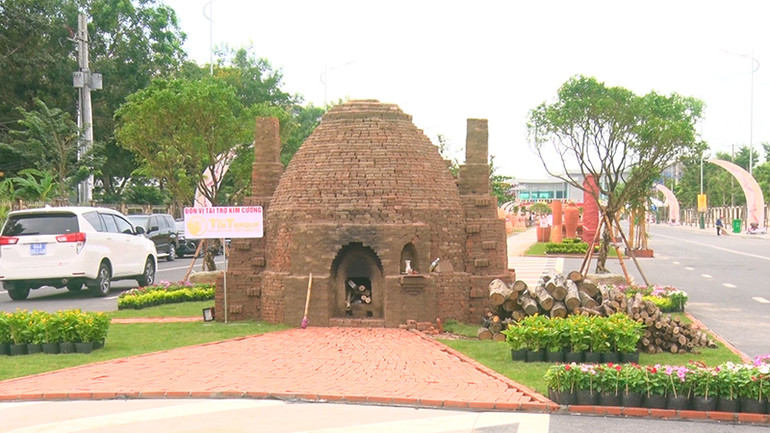 Mô hình lò gạch gốm thu nhỏ.