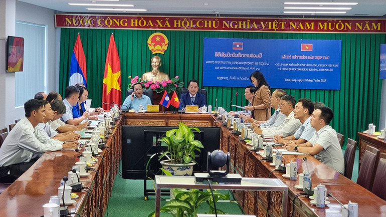 Quang cảnh buổi ký kết vào chiều 11/7.