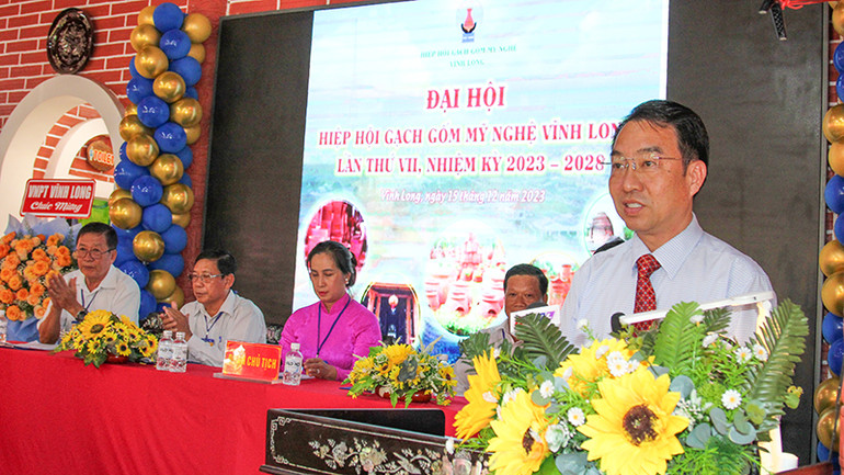 Chủ tịch Uỷ ban Nhân dân tỉnh Vĩnh Long phát biểu chỉ đạo tại Đại hội.