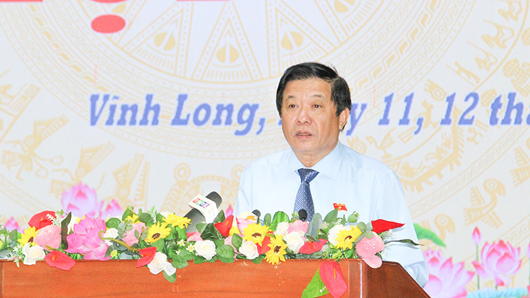 Đồng chí Bùi Văn Nghiêm phát biểu chỉ đạo tại phiên bế mạc kỳ họp chiều 12/12.