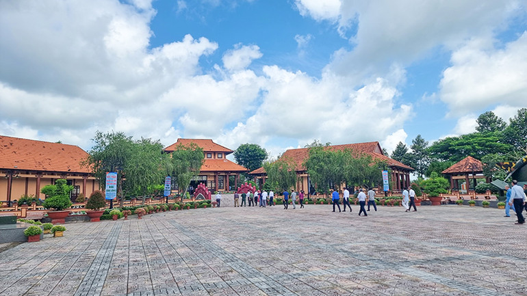 Khu tưởng niệm Giáo sư, viện sĩ Trần Đại Nghĩa tại huyện Tam Bình, tỉnh Vĩnh Long.