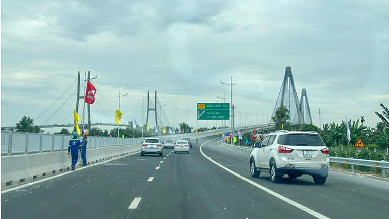 Cầu Mỹ Thuận 2 và cao tốc Mỹ Thuận-Cần Thơ hoàn thành kết nối toàn tuyến từ Thành phố Hồ Chí Minh đi Cần Thơ sẽ được rút ngắn thời gian nhiều hơn.