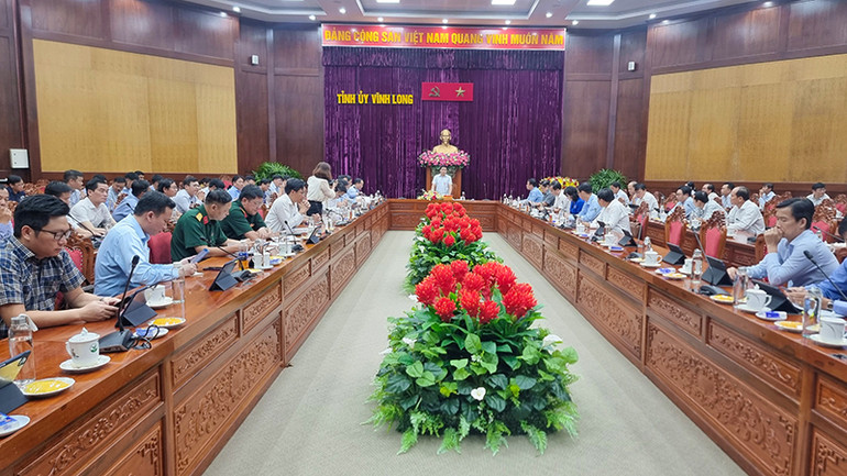 Quang cảnh buổi làm việc của đoàn công tác với các tỉnh Vĩnh Long, An Giang và Đồng Tháp tại Hội trường Tỉnh ủy Vĩnh Long.