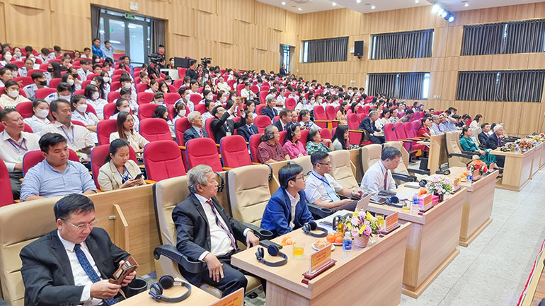 Nhiều chuyên gia và đông đảo sinh viên ngành y tham gia.