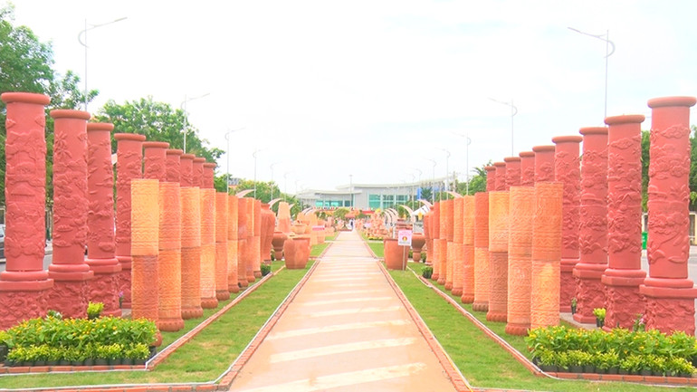 Con đường gốm đỏ Vĩnh Long.