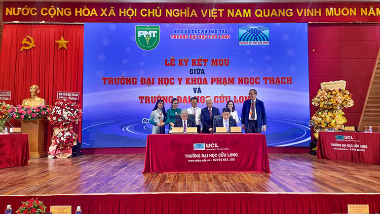 Lễ ký kết hợp tác giữa Trường Đại học Cửu Long với Trường Đại học Y khoa Phạm Ngọc Thạch.