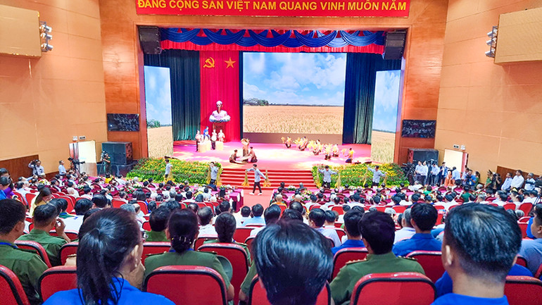 Sân khấu hóa ôn lại cuộc đời và sự nghiệp của Giáo sư, Viện sĩ Trần Đại Nghĩa.