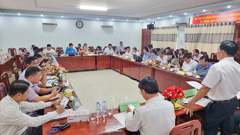 Quang cảnh buổi họp báo. Quang cảnh buổi họp báo.