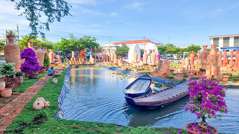 Dòng kênh Thầy Cai được tái hiện trong công viên.