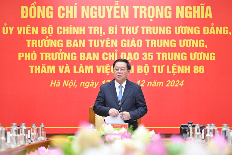 Đồng chí Nguyễn Trọng Nghĩa, Ủy viên Bộ Chính trị, Bí thư Trung ương Đảng, Trưởng Ban Tuyên giáo Trung ương phát biểu tại buổi làm việc. (Ảnh: THẾ ĐẠI)