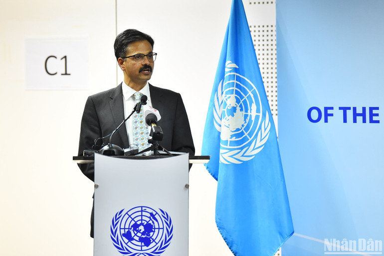 Ông Surya Deva công bố báo cáo sơ bộ về chuyến công tác và làm việc tại Việt Nam (Ảnh: Thủy Nguyên)