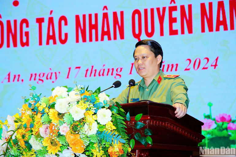 Đồng chí Thiếu tướng Bùi Quang Thanh, Ủy viên Ban Thường vụ Tỉnh ủy, Bí thư Đảng ủy, Giám đốc Công an tỉnh Nghệ An phát biểu khai mạc Hội nghị. (Ảnh: Ban tổ chức)